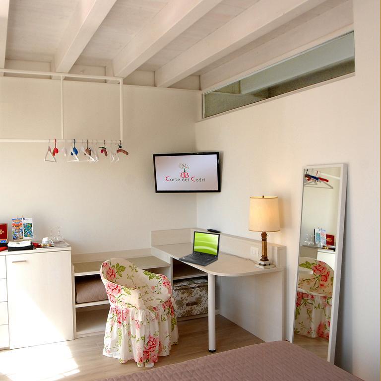 B&B Corte Dei Cedri บุสโซเลงโก ภายนอก รูปภาพ